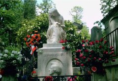 墓园雕塑：镌刻永恒的静默诗篇